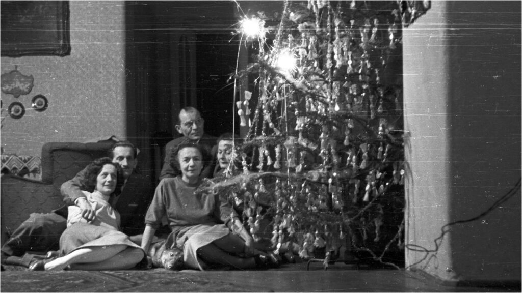 Egy németjuhász is van a képen! Karácsonyi társaság, 1959 