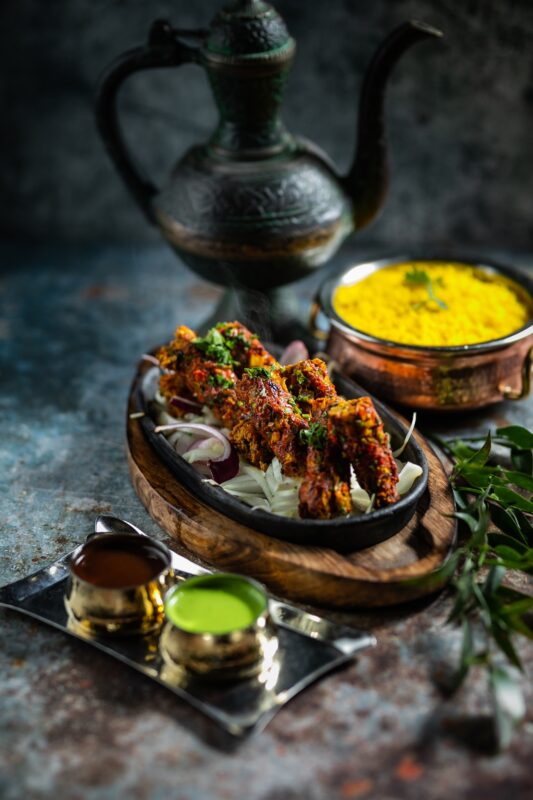 Gilafi: tandoori kemencében sült bárány paprikával, indiai fűszerekkel