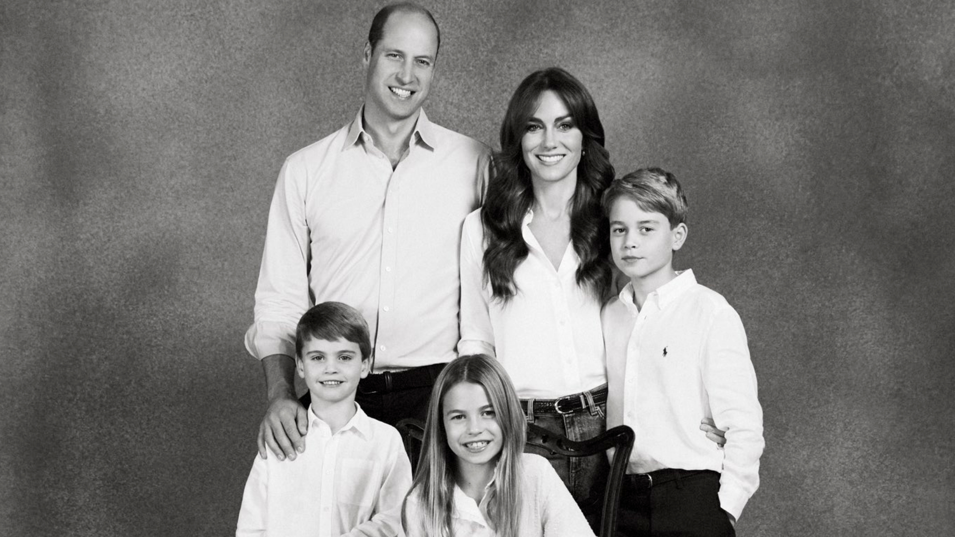 Hiányzik Lajos herceg ujja a királyi család friss fotóján