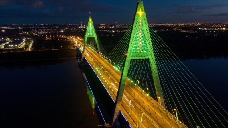 A Megyeri-híd díszkivilágítása tavaly december 24-én - Fotó: MTI/Máthé Zoltán
