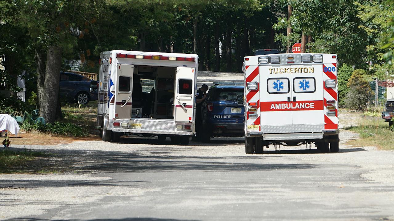 két mentőautó