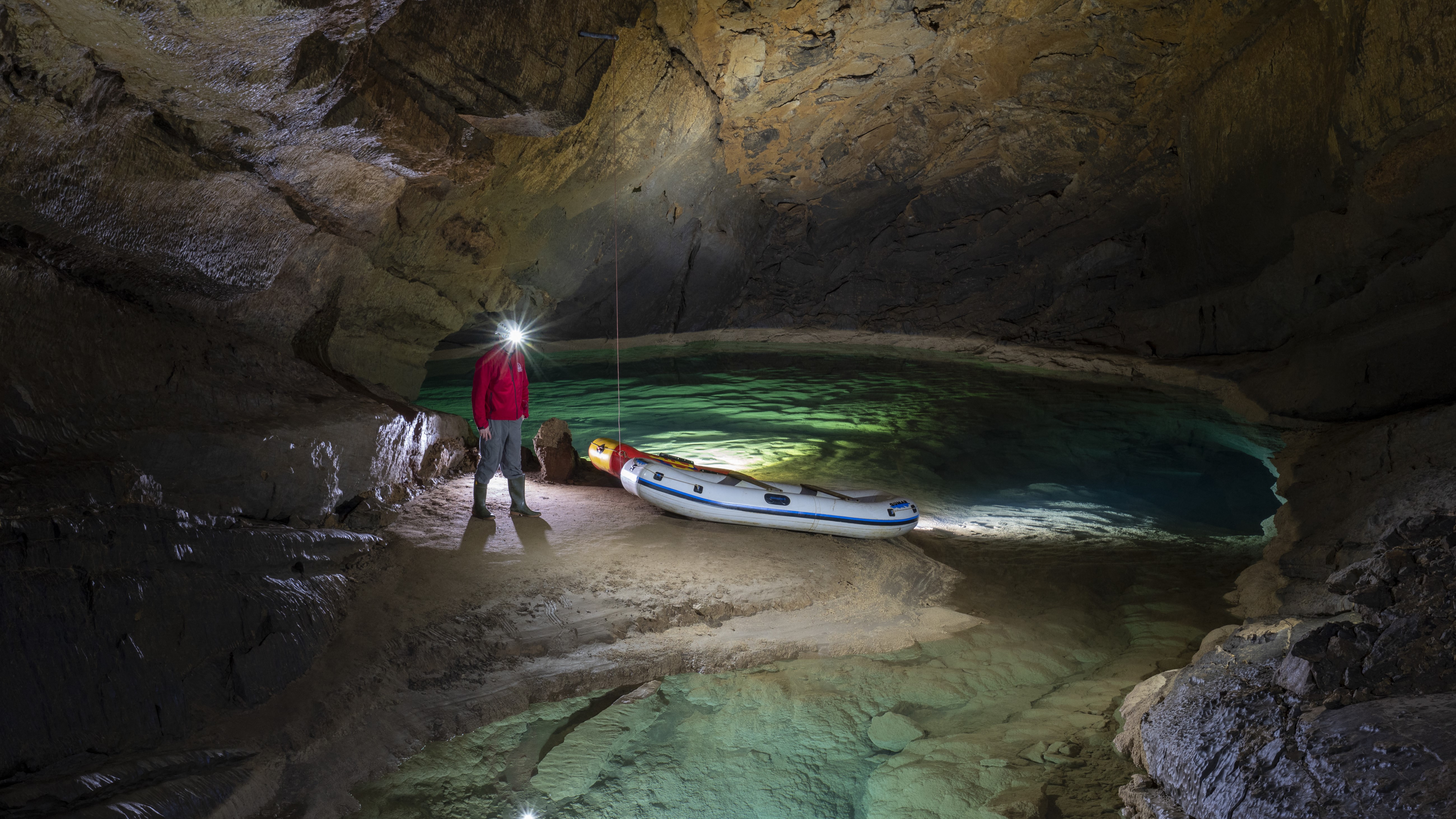 Ember a a délnyugat-szlovéniai Krizna-barlangban