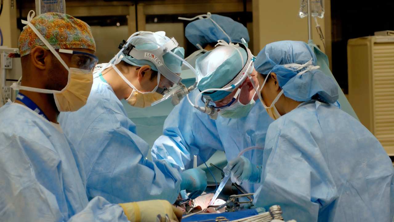 Műtétet végző sebészek