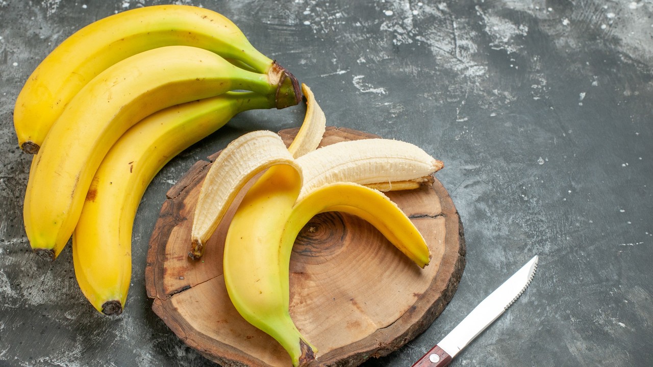 Banán evése
