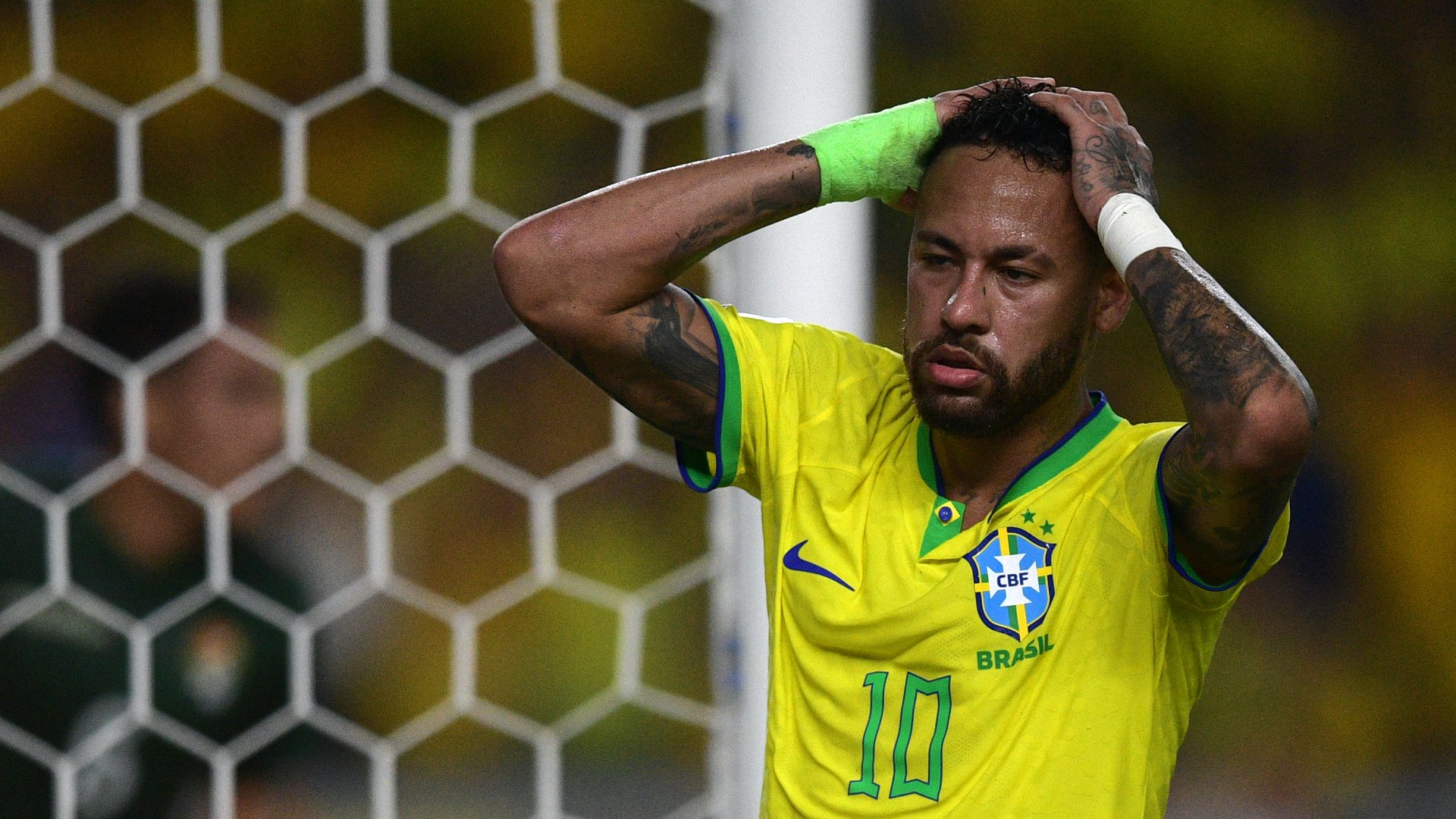 Neymar gesztikulál a 2026-os labdarúgó-világbajnokság dél-amerikai selejtező mérkőzésén Brazília és Bolívia között a Jornalista Edgar Proença "Mangueirao" stadionban, Belemben, Para államban, Brazíliában, 2023. szeptember 8-án