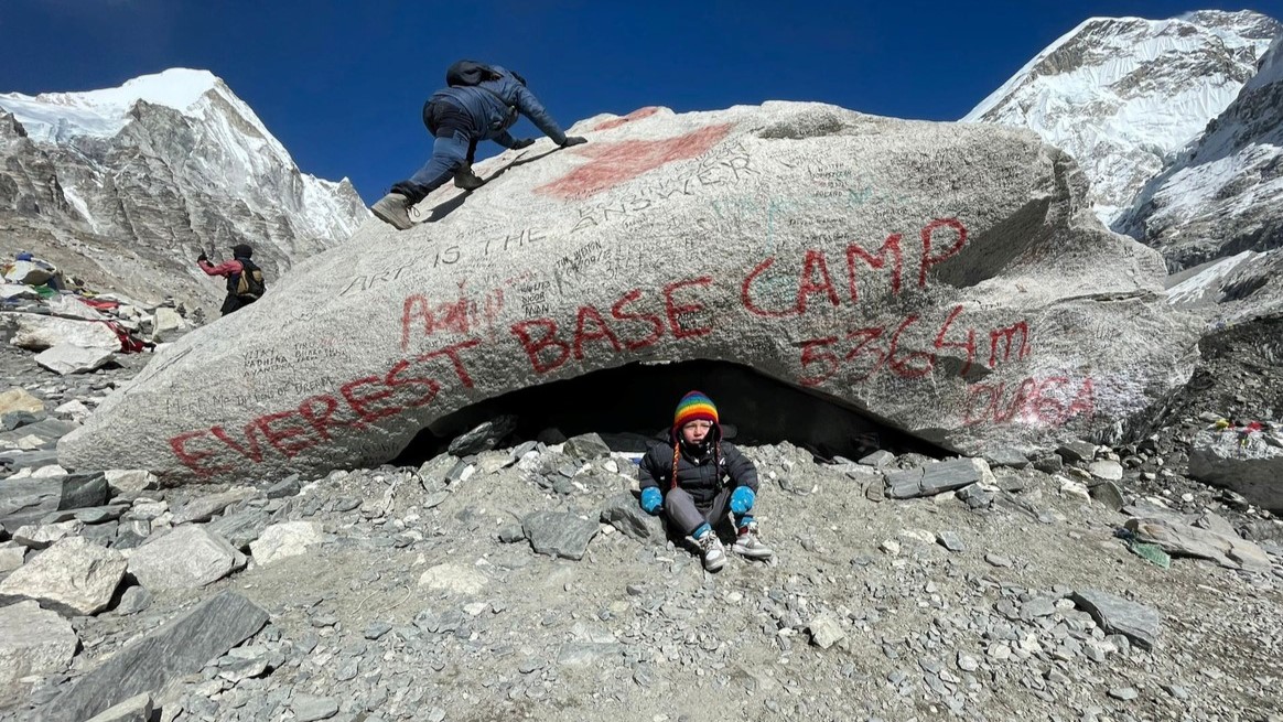 Carter Dallas a Mount Everest alaptáborában.