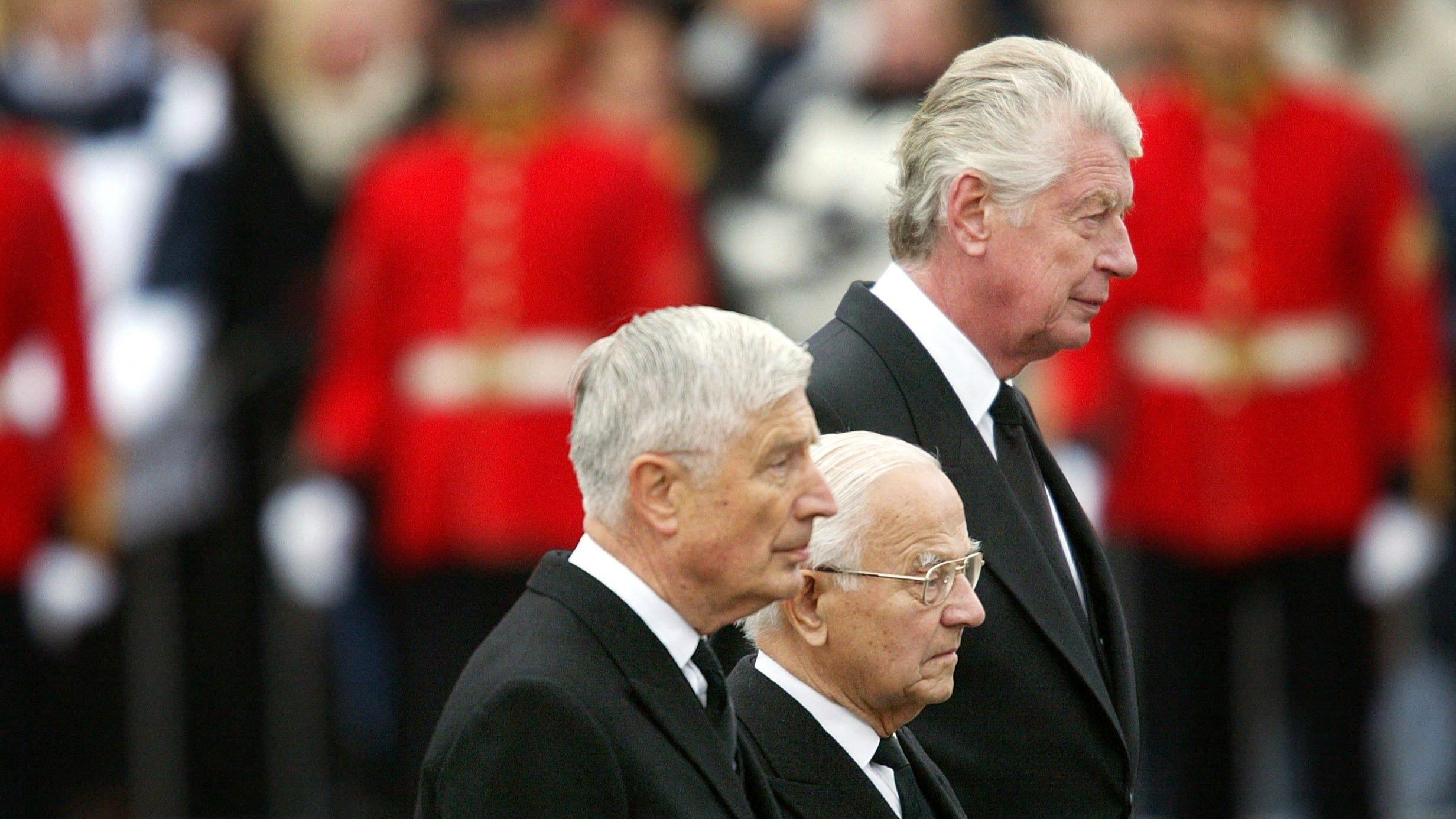 Dries van Agt, Piet De Jong és Wim Kok, egykori holland kormányfők Amsbergi Miklós holland herceg temetésén 2002-ben.