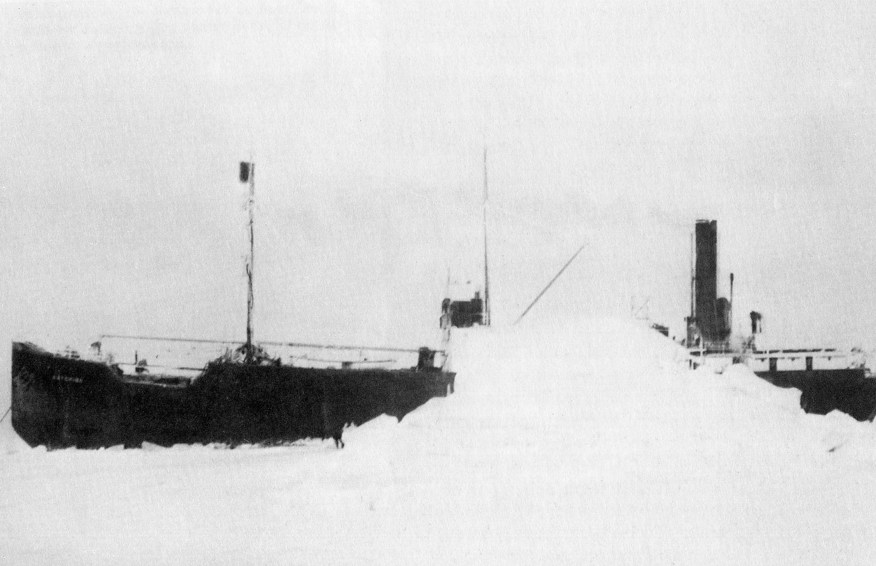 A jégbe fagyott SS Bacyhmo 1931-ben (fotó: Wikipedia)