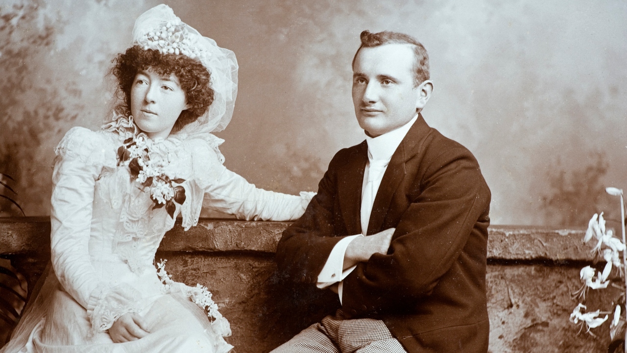 Egy viktoriánus férfi és felesége esküvői portréja (Forrás: Getty Images)