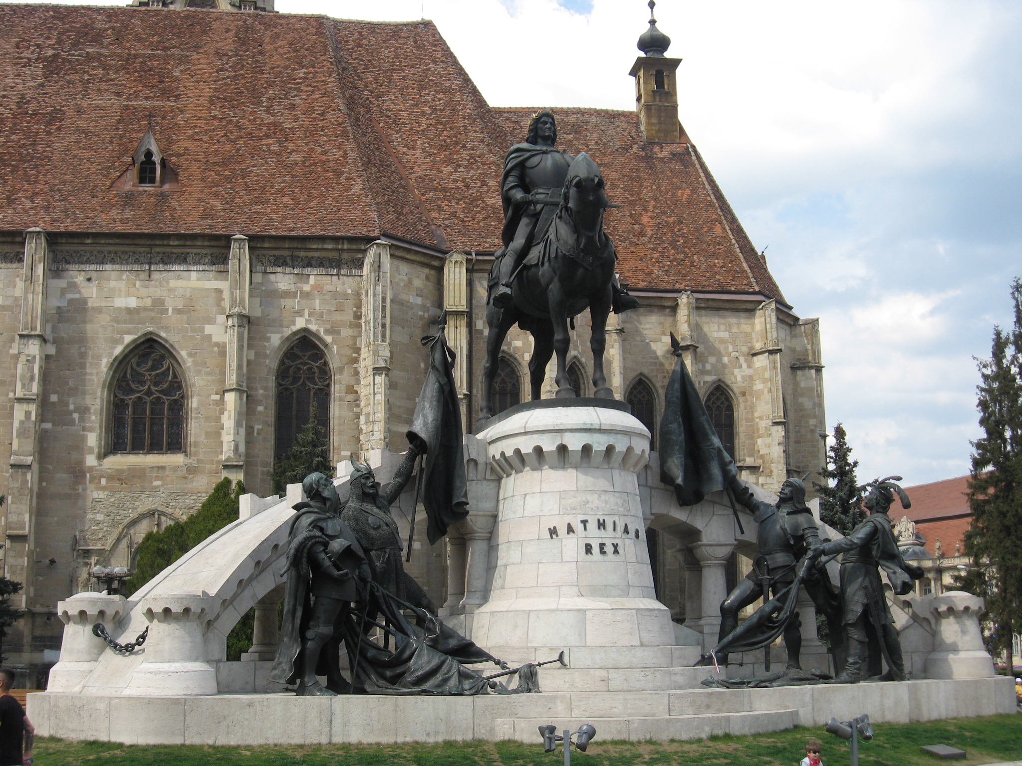 Fadrusz János 2011-ben újraavatott, restaurált Mátyás király emlékműve Kolozsvárott, a Szent Mihály-templom előtt
