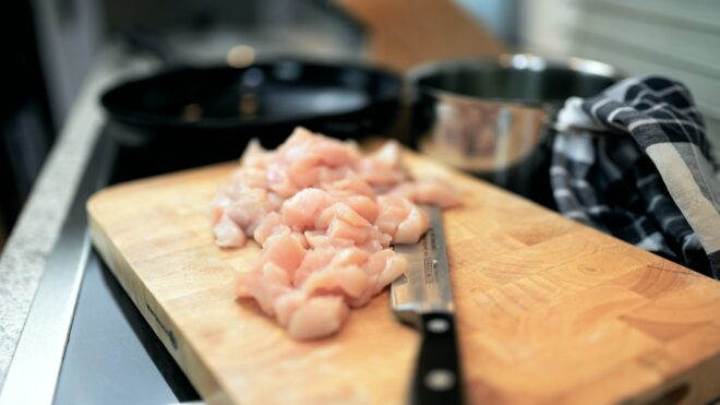 Kegyetlen betegségeket úszhatsz meg, ha nem mosod le a csirkehúst