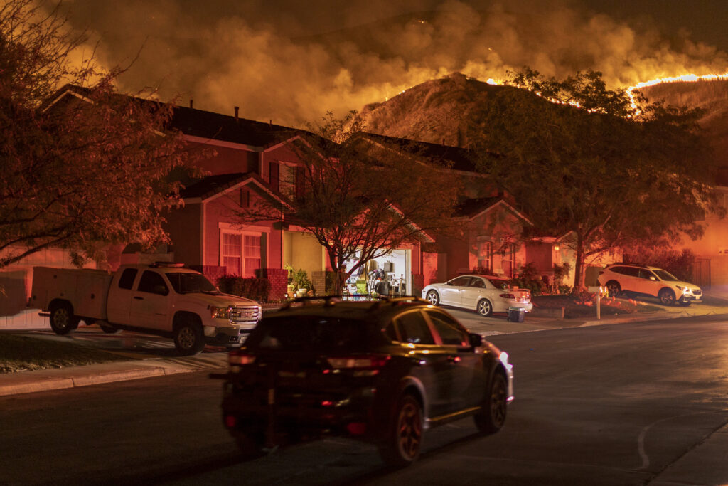 Erdőtűz a kaliforniai Chino Hills-en, 2020-ban
