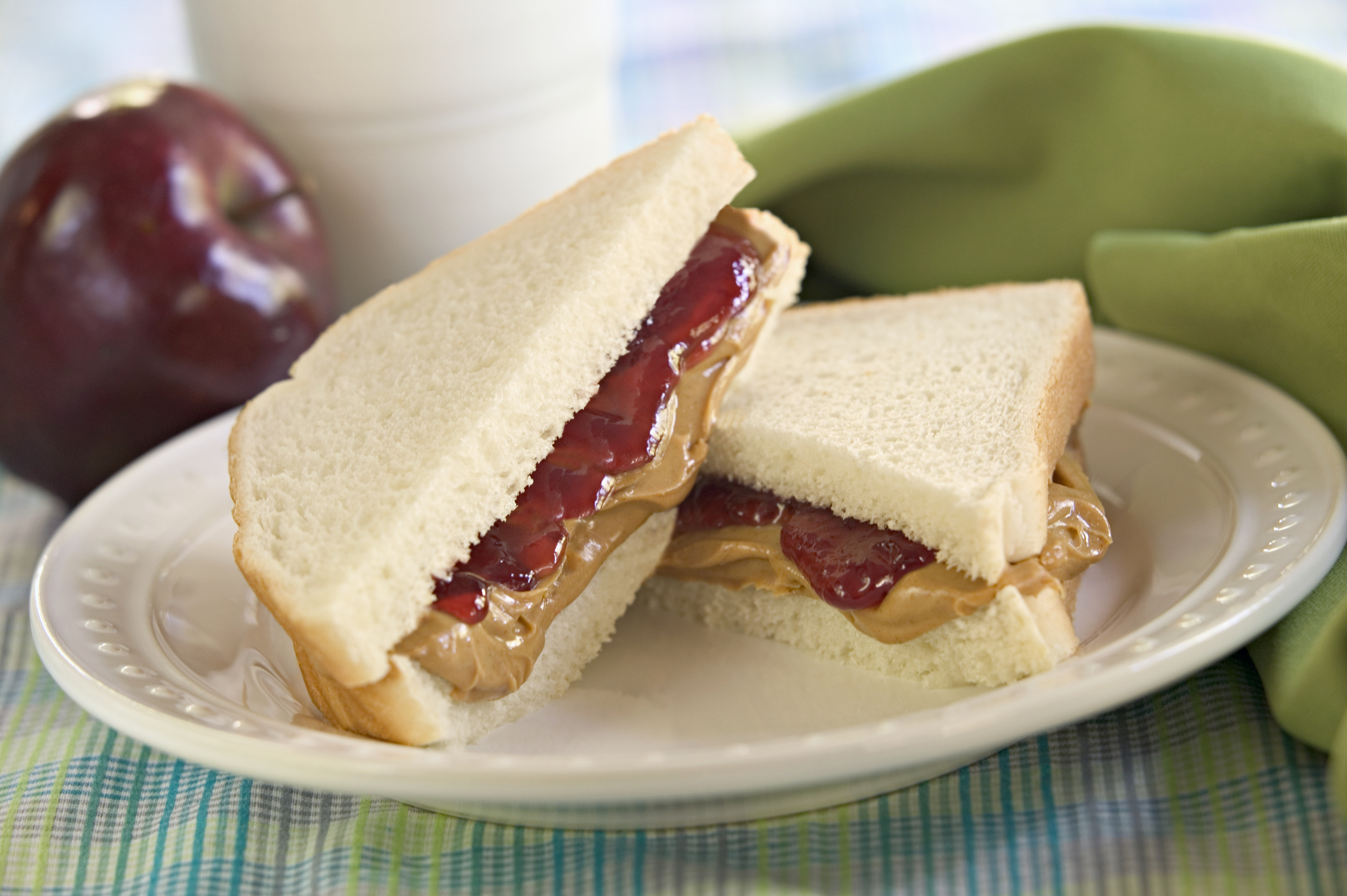 Sós mogyoróvajas-gyümölcsdzsemes szendvics, Amerika kedvence
