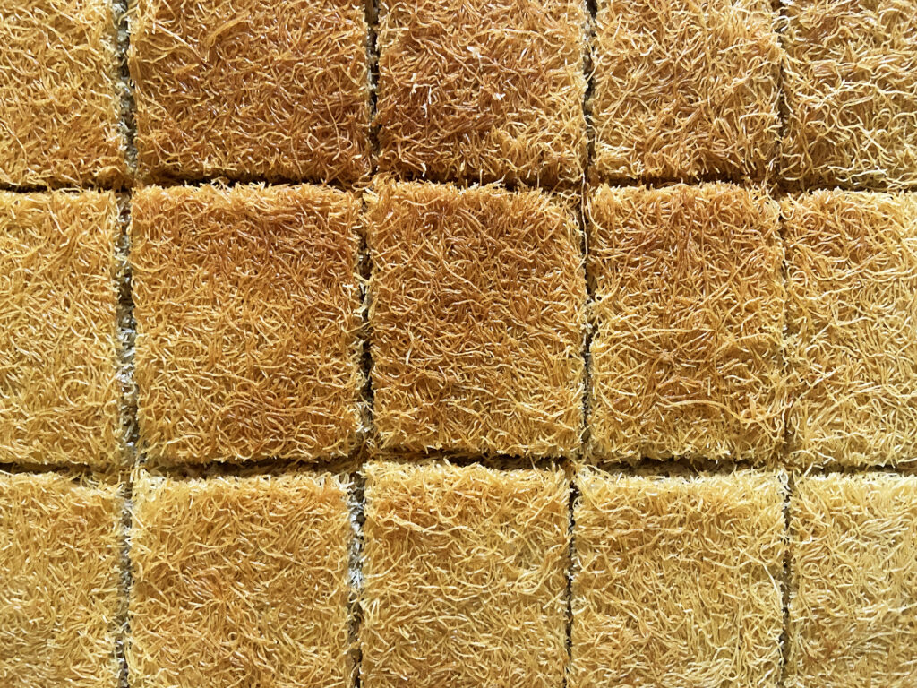Kadayif tésztával borított török desszert