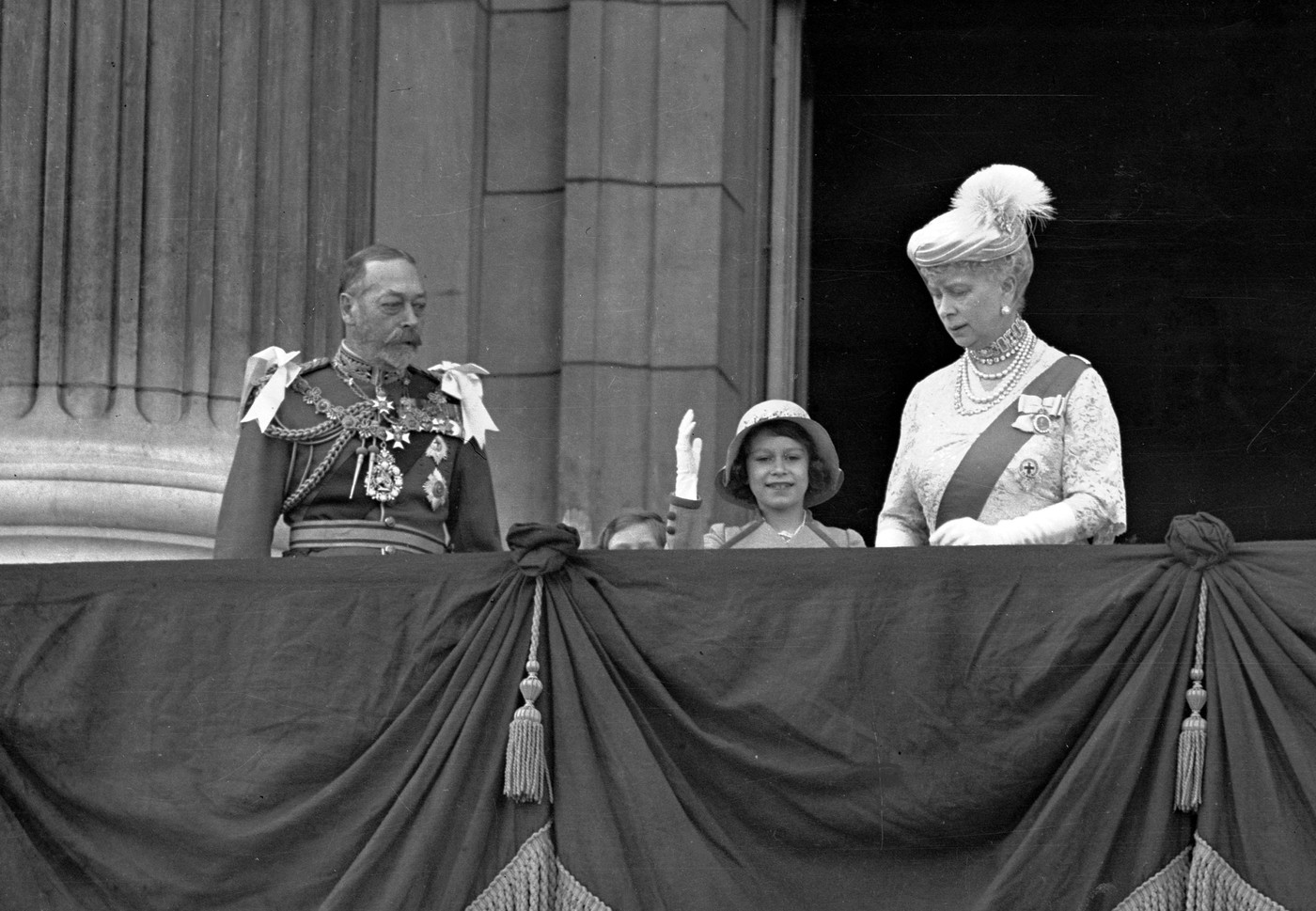 V. György, Erzsébet királynő és az ifjú Erzsébet hercegnő 1935-ben