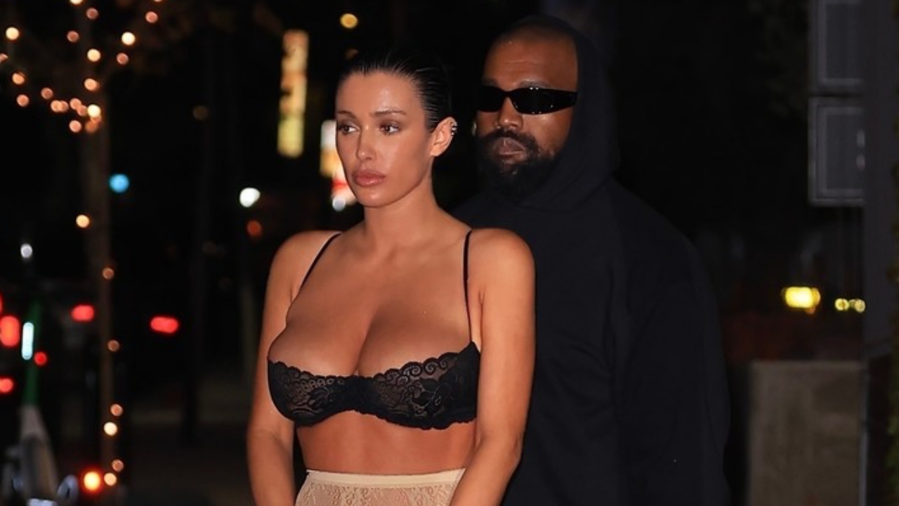 Kanye West és Bianca Censori a vacsorára tartva