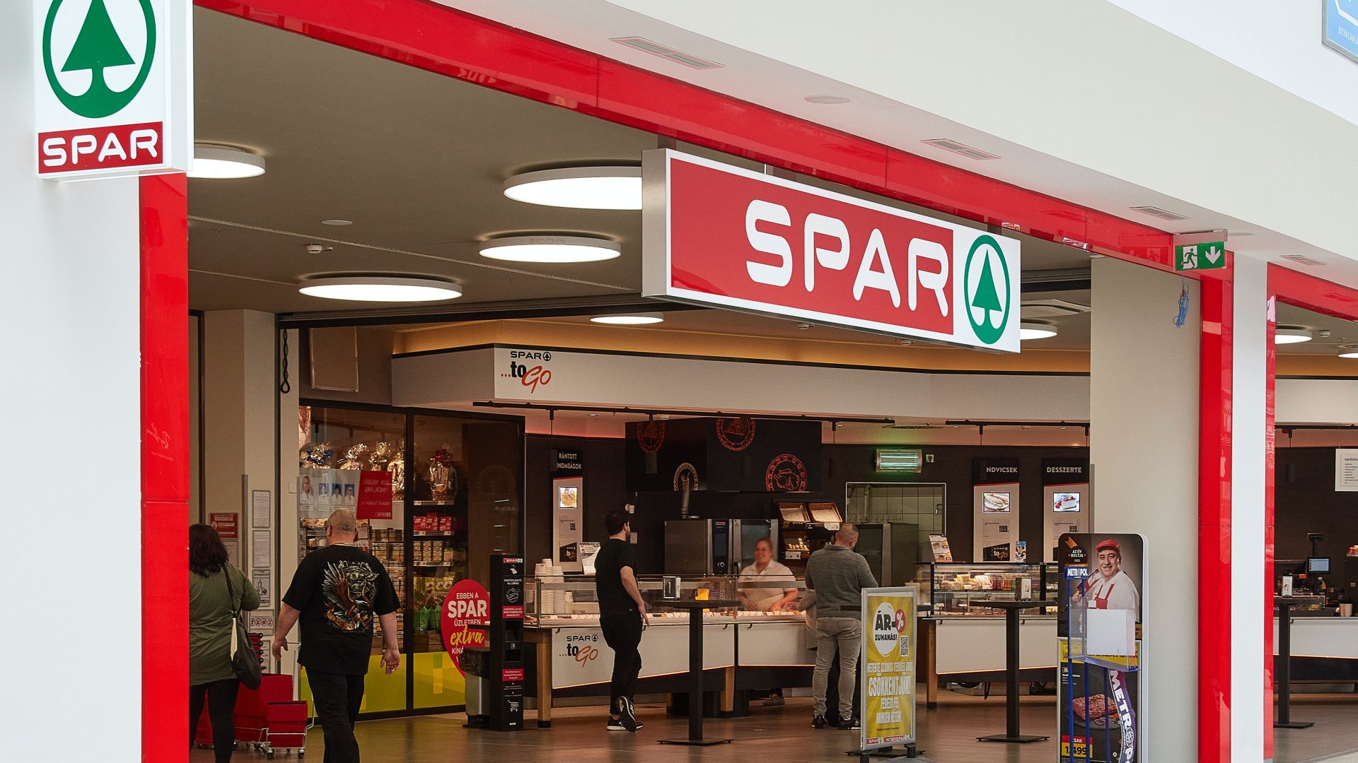SPAR nemzetközi élelmiszer-üzletlánc áruháza a Lurdy Házban