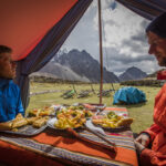 Perui táborozás, sátorban evés