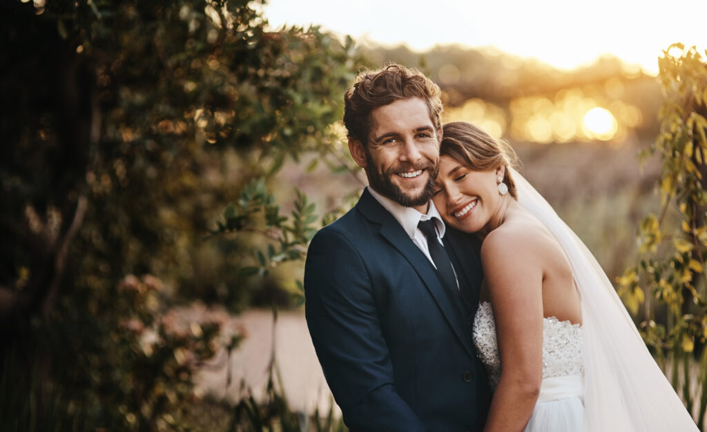 Bár egy időben trendi volt külföldön házasodni, ma már egyre többen szerveznek újra nagy bulikat / Fotó: Getty Images