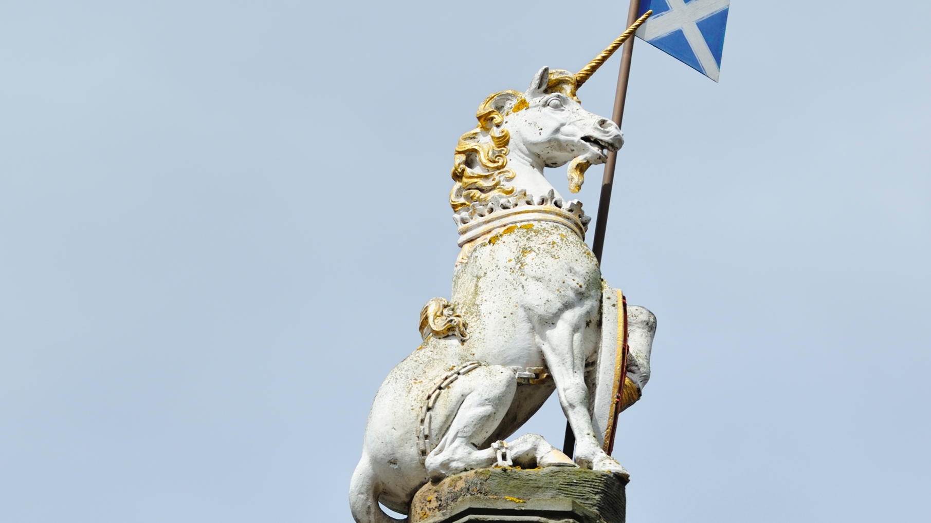 Az Edinburgh-i Mercat -kereszt, tetején a Királyi Egyszarvúval