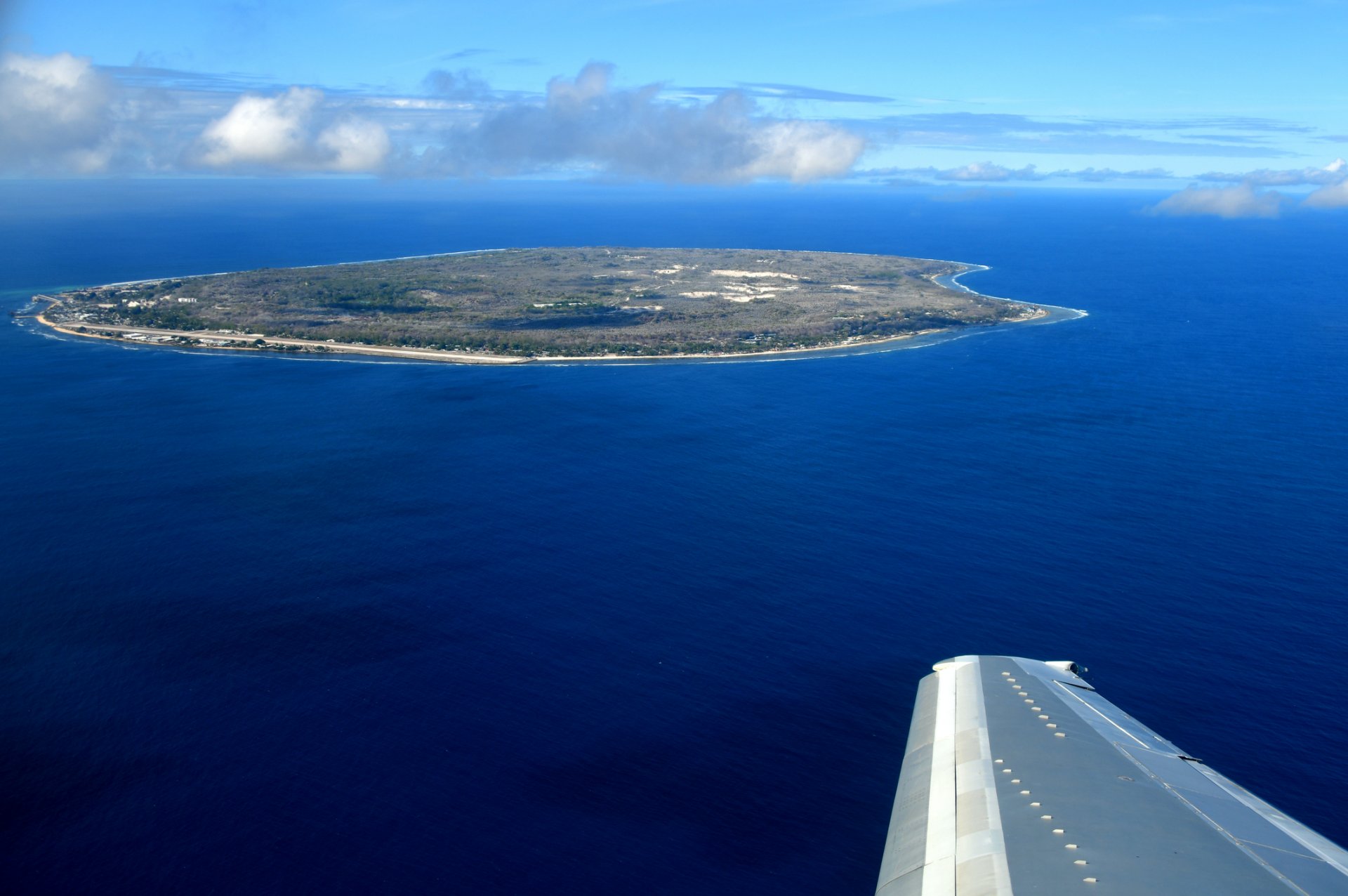 Nauru szigetország egy repülőgépből
