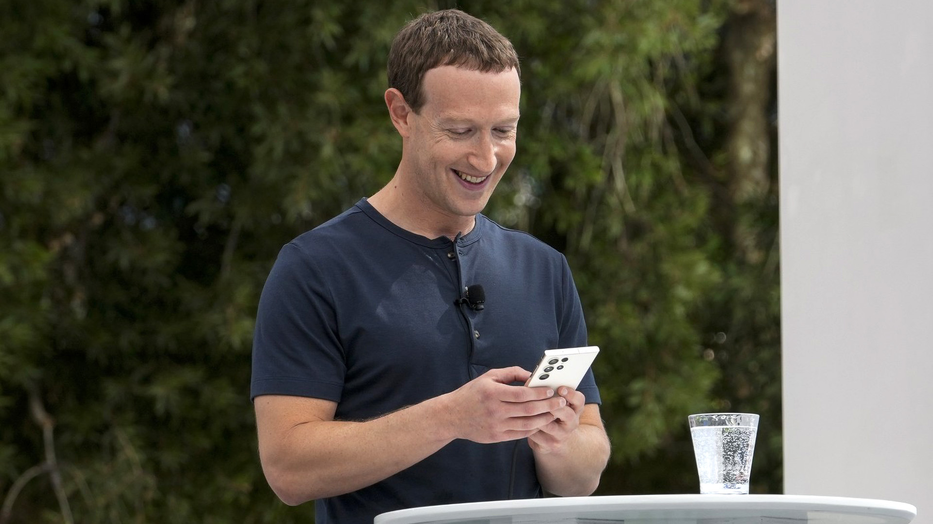 Mark Zuckerberg nem a sztereotípiák embere – 5 tény, amit nem tudtál a ma 40 éves Facebook-alapítóról | nlc
