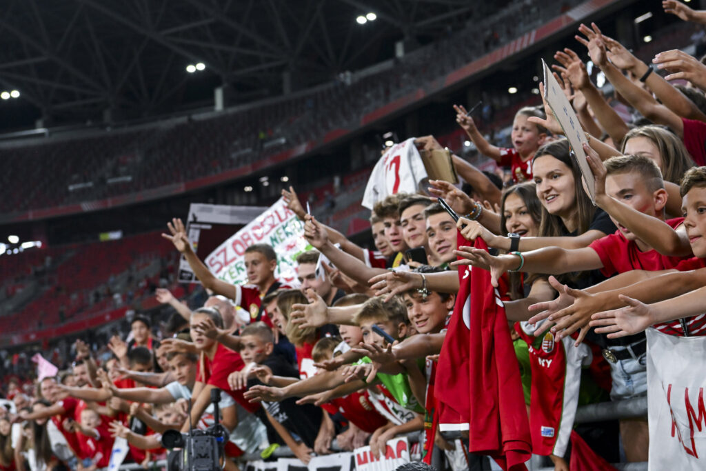 Szurkolók a Magyarország - Csehország barátságos labdarúgó mérkőzés után a budapesti Puskás Arénában (Fotó: MTI/Illyés Tibor)