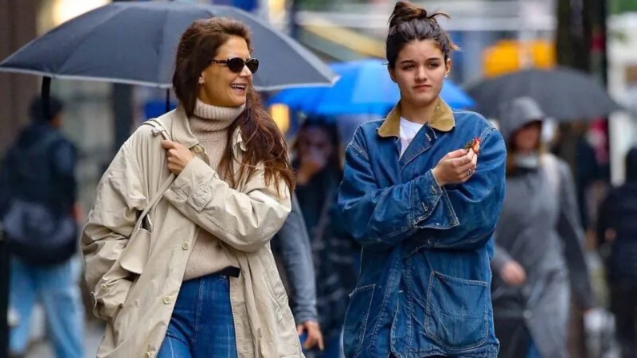 Lencsevégre kapták Tom Cruise lányát, ahogy szerelmével romantikázik New York utcáin