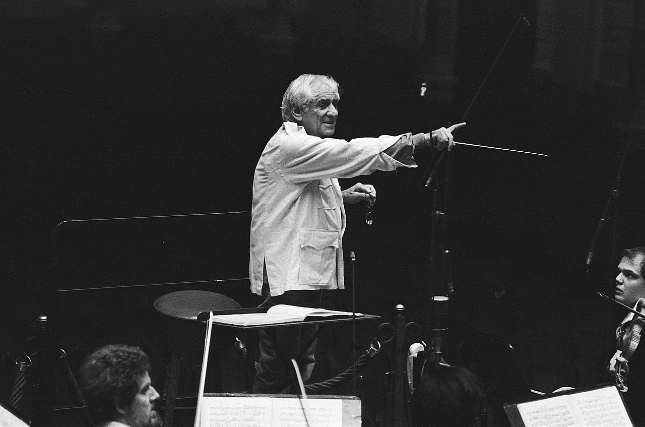 Leonard Bernstein vezényel (fotó: Wikipedia)