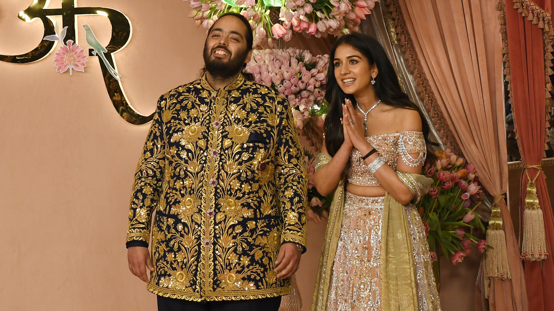 Anant Ambani (Mukesh Ambani indiai üzletember fia) és menyasszonya, Radhika Merchant