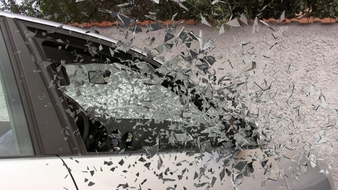 Életmentő tipp: Így törd be az autó ablakát, ha menteni kell!