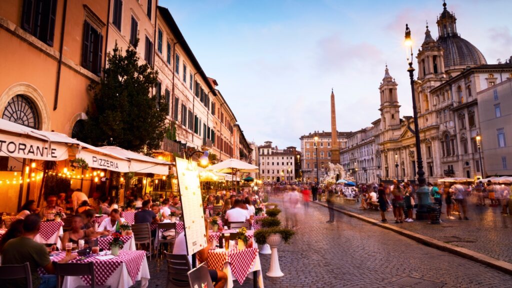 Nincs hangulatosabb, mint egy olasz taverna, ahol még jó áron is ehetünk (Fotó: Getty Images)