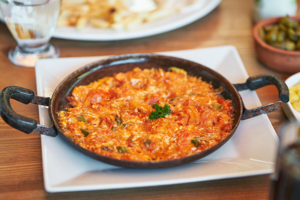 Menemen, a török tojásos lecsó