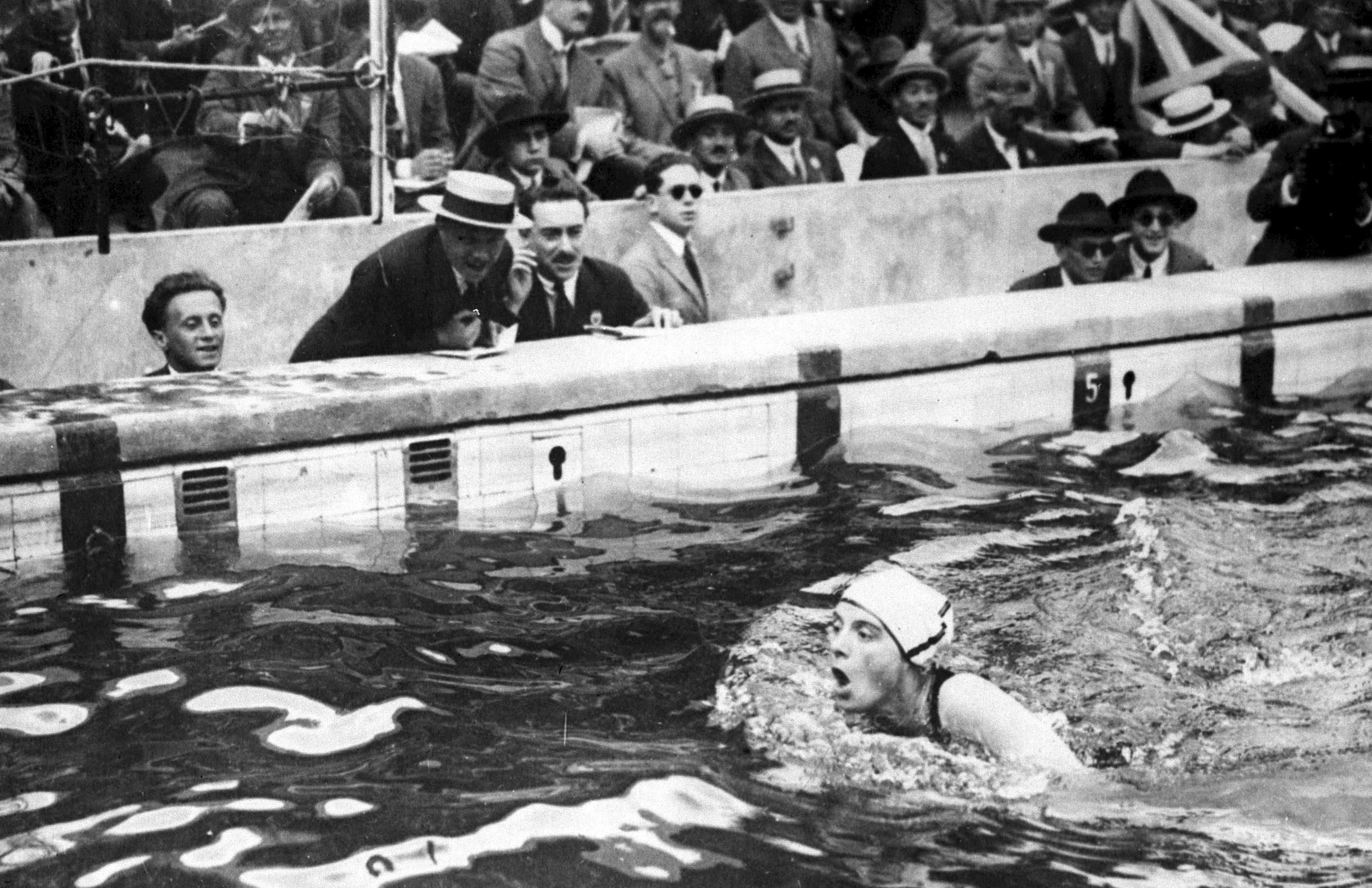 Lucy Morton brit úszó