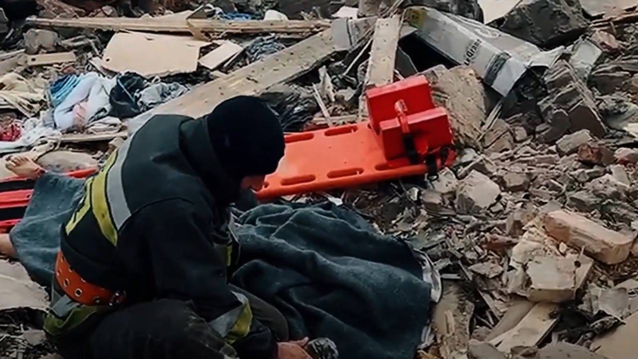 Gyászoló ukrán tűzoltó
