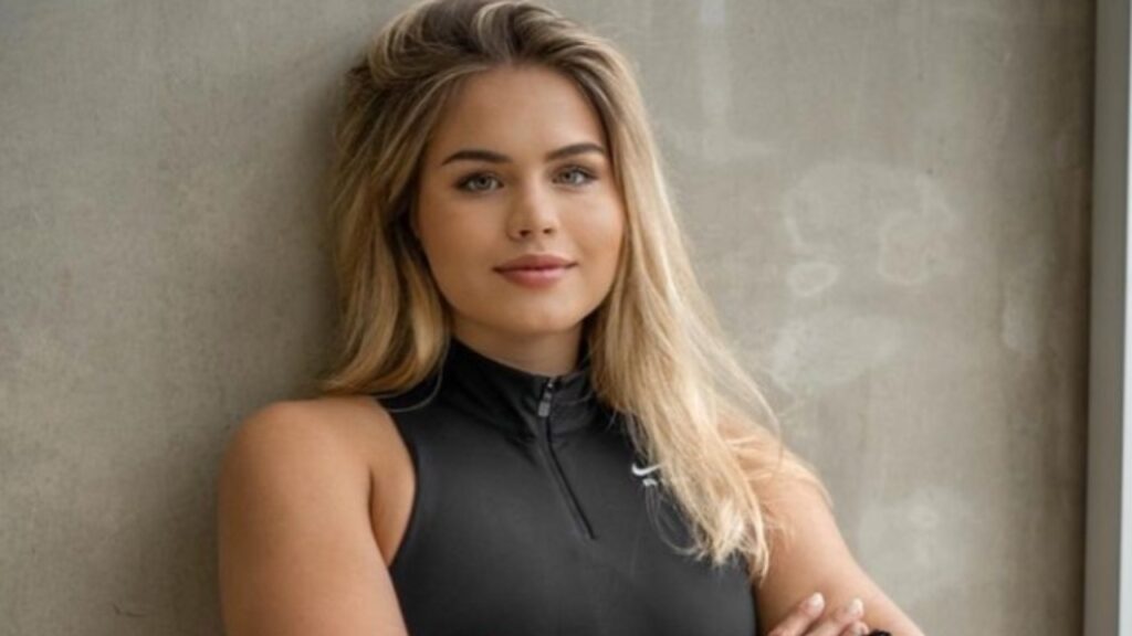 Helytelen viselkedésre hivatkozva azonnal hazaküldték az olimpiai faluból a dögös úszónőt