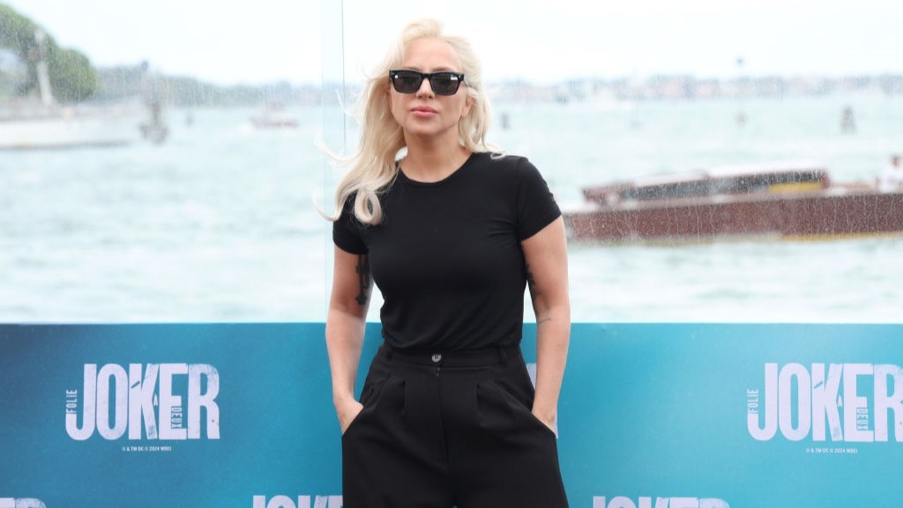 Lady Gaga egy oversize pólóban ment el a randijára