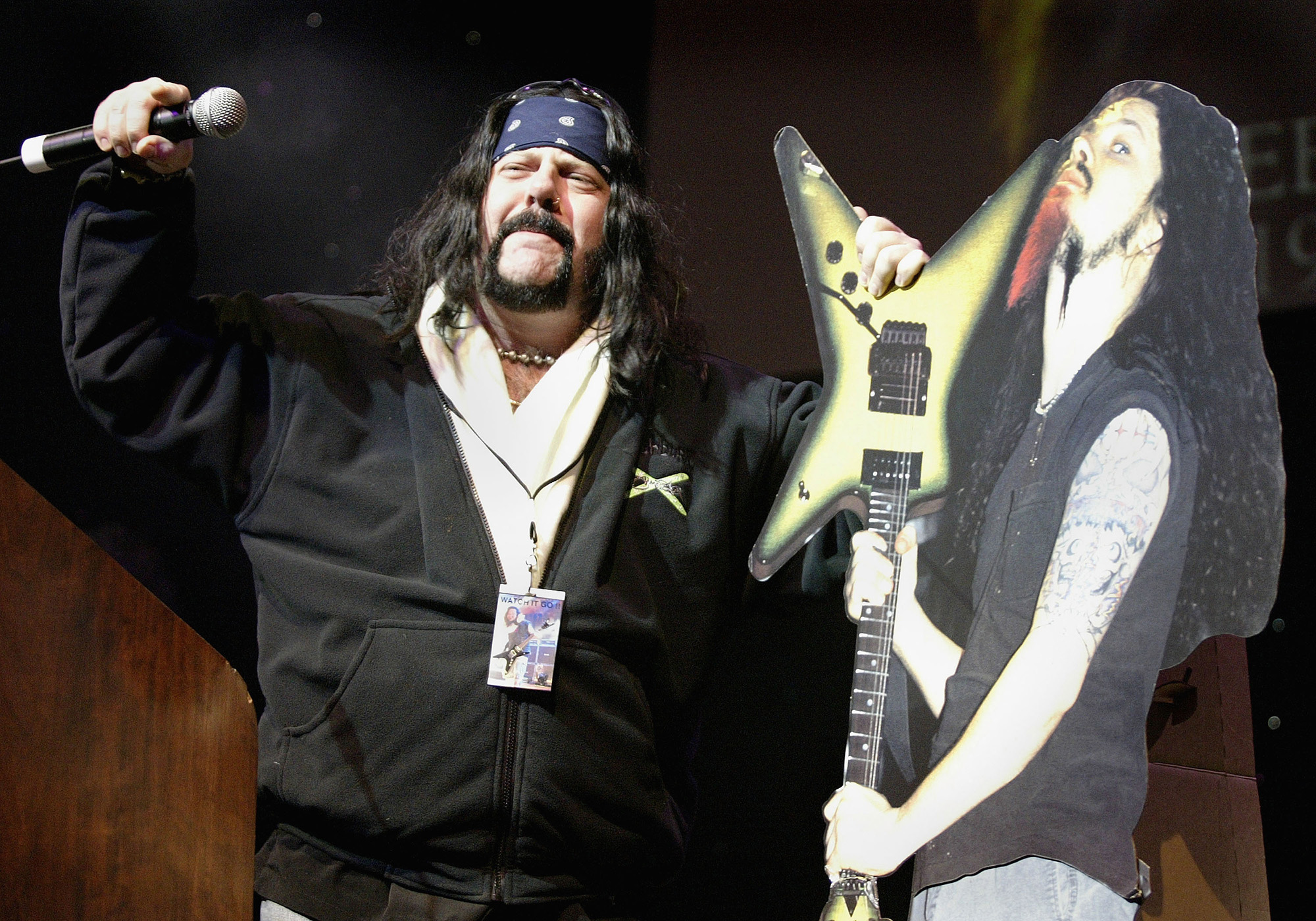 Dimebag testvére, Vinnie Paul Abbott (L) a zenész megemlékezésén (fotó: Paul Buck/Getty Images)