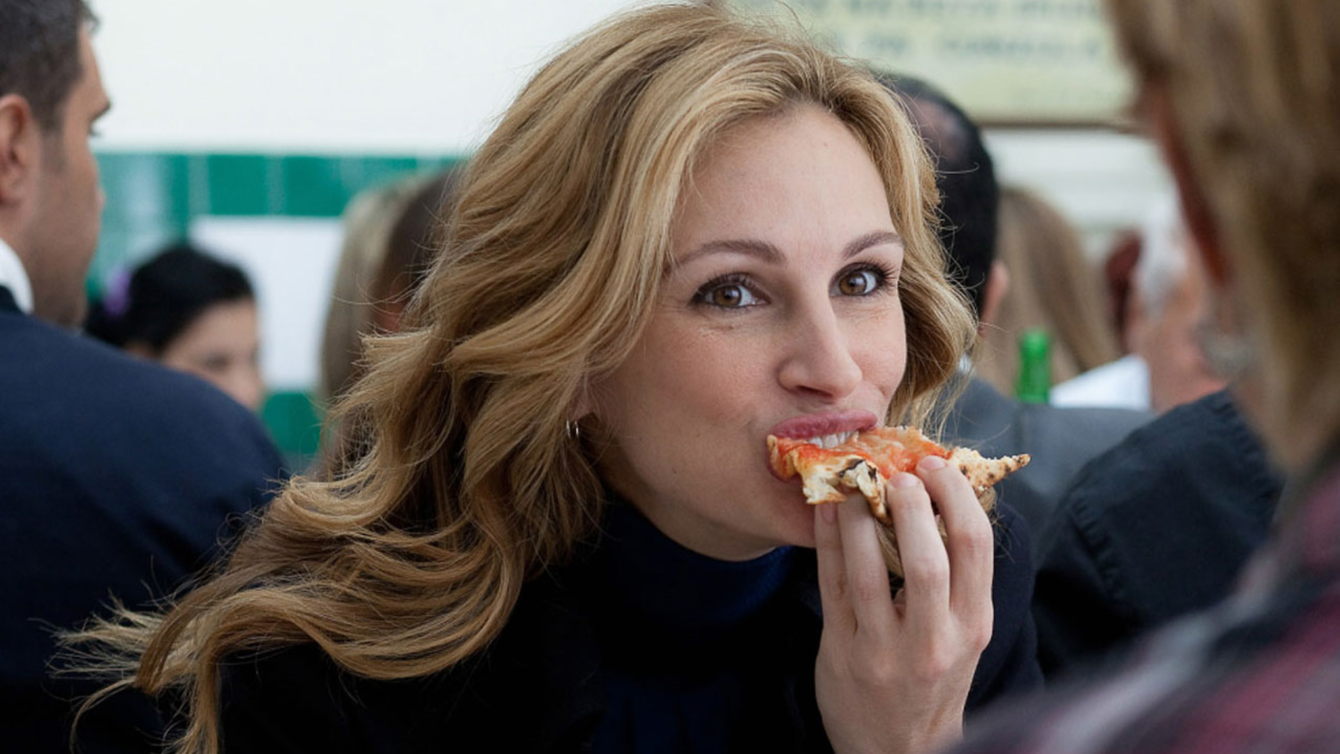 Julia Roberts nápolyi pizzát eszik Nápolyban /