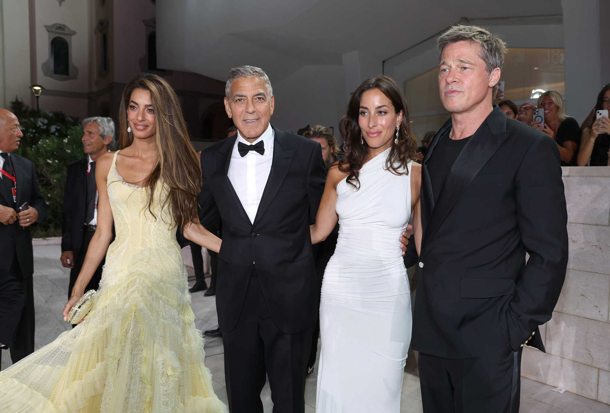 Amal Clooney, George Clooney, Brad Pitt és Ines de Ramon (fotó: Pascal Le Segretain/Getty Images)