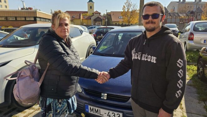 Autót ajánlottak fel a gázolás után kómába került magyar fiú édesanyjának