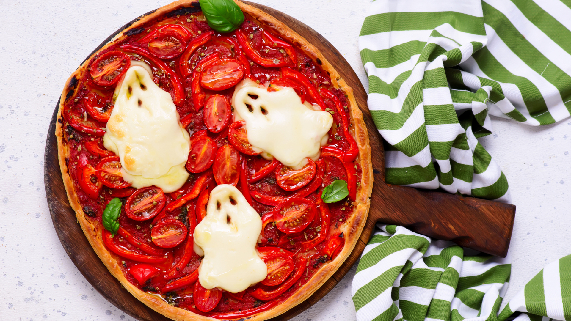 Halloweeni szellemes pizza