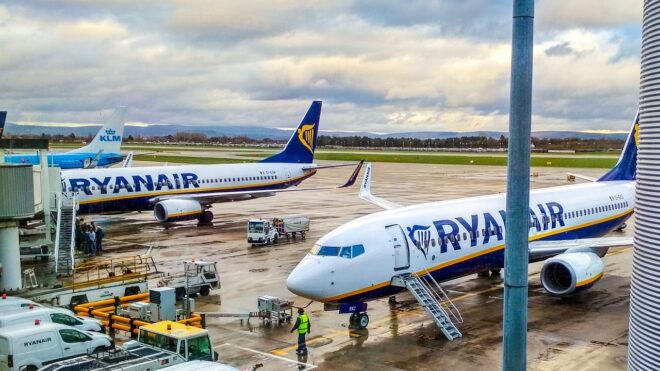 Sokkoló díjszabást vezetett be a Ryanair a kézipoggyászokra