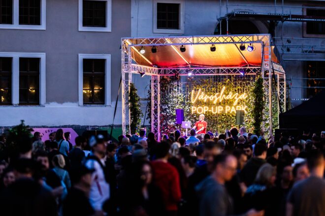 Kikapcsolódás a város szívében - Legjobbak között a Városháza pop-up park