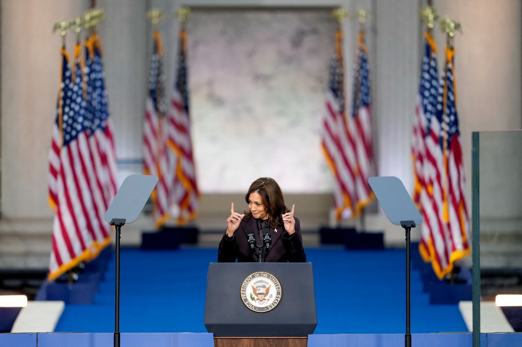 A demokratikus elnökjelölt, Kamala Harris beszédet mond az eredmények ismertetése után, szerdán délután. Fotó: Kent Nishimura / GETTY IMAGES NORTH AMERICA / Getty Images via AFP)