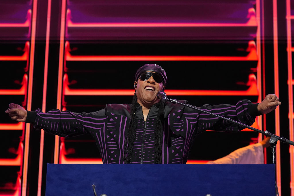 Stevie Wonder zenei legenda többszörös Grammy- és Oscar-díjas amerikai énekes, zongorista, zeneszerző