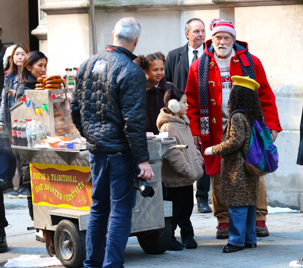 Arnold Schwarzenegger a The Man with The Bag forgatásán