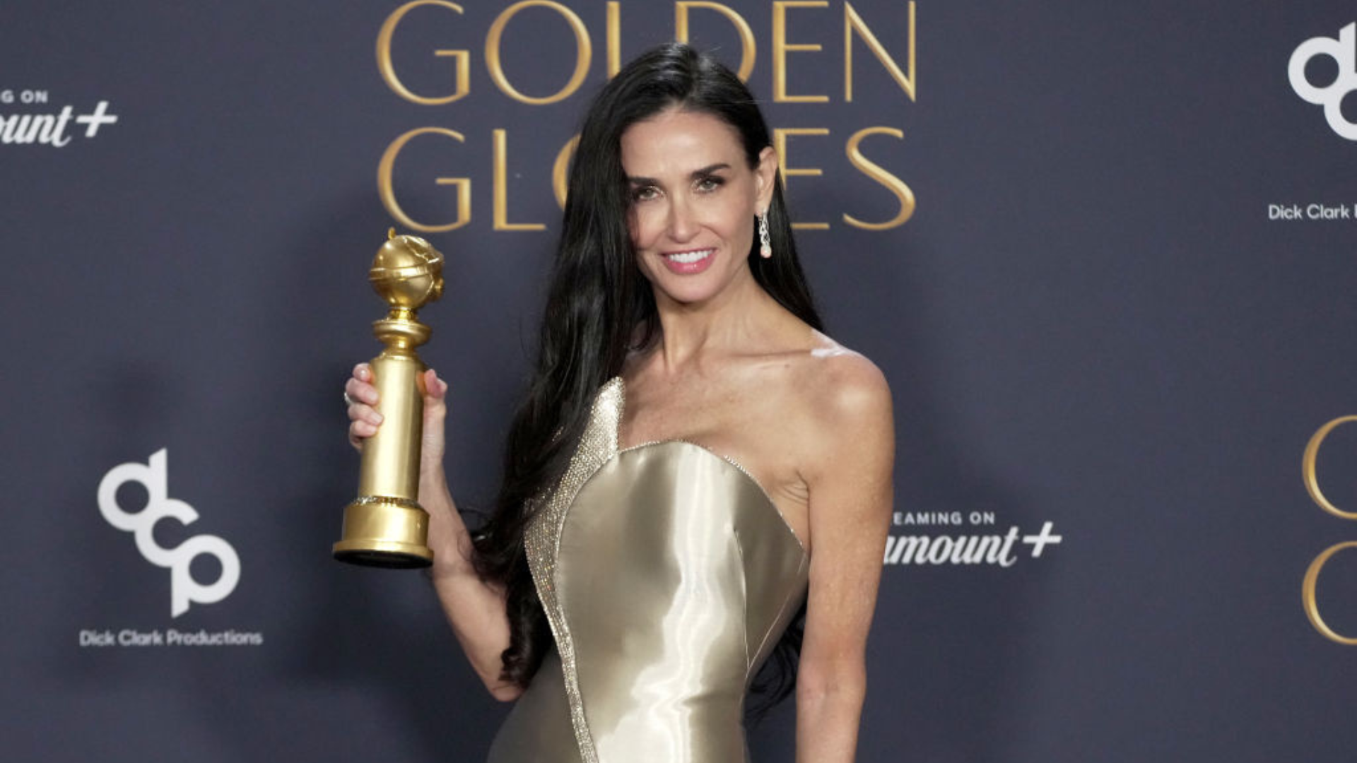 Még mi is megkönnyeznénk: így szurkolt Demi Moore családja a Golden Globe alatt