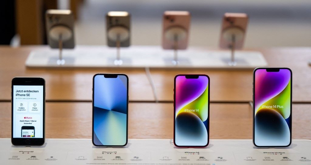 Az Apple leállította három iPhone modell forgalmazását