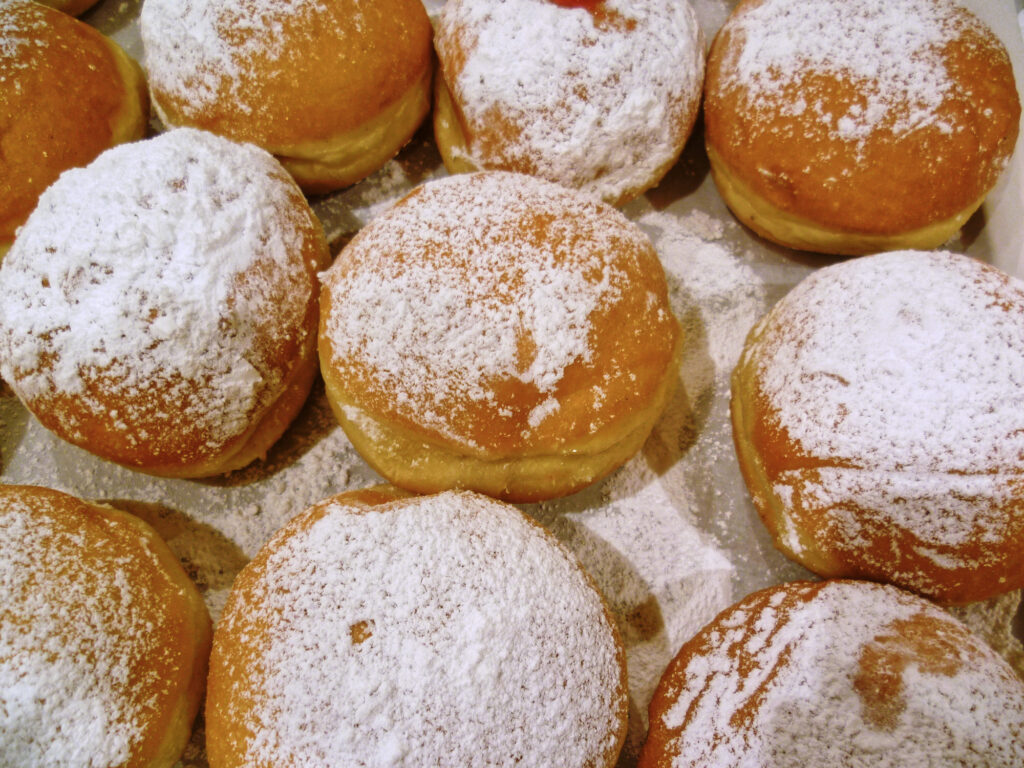 Így lesz könnyű, levegős és szép a farsangi szalagos fánk